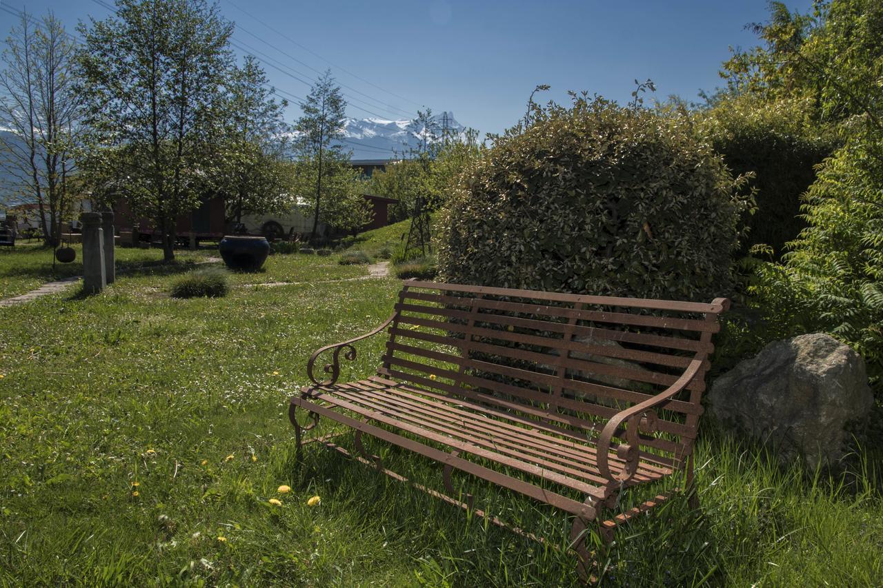 Crazy Lounge BnB Aigle Zewnętrze zdjęcie